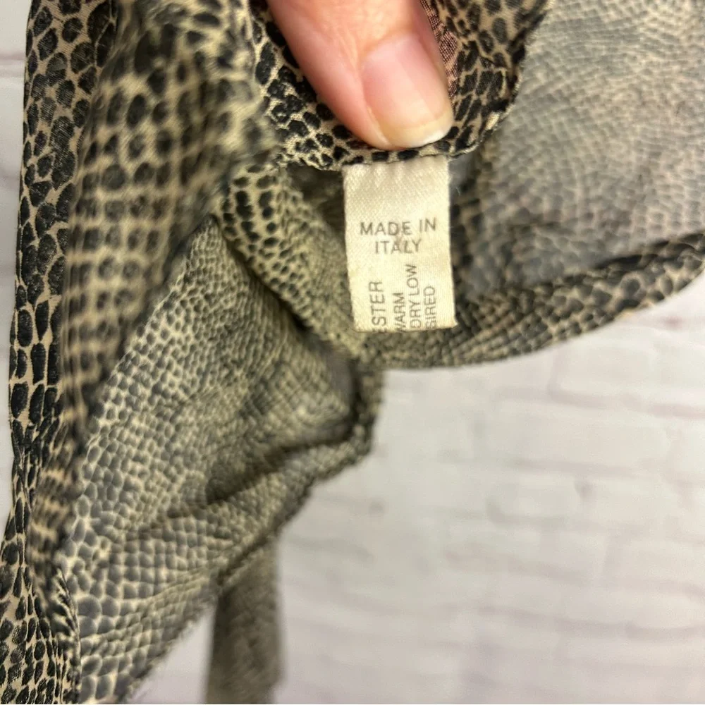 Unbranded animal print polyester sheer ladies scarf made in Italy mob wife vtg
